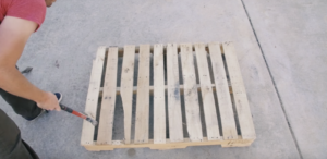 Removing pallet slats